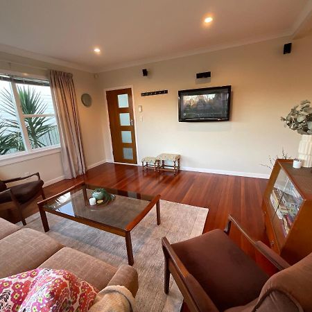 Refined, Retro & Relaxing Villa Paraparaumu Kültér fotó